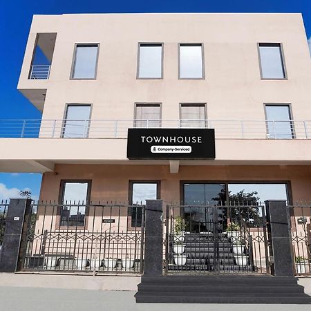 Super Townhouse Taj Nagri Basai Formerly Royal Empire Tājganj Екстериор снимка