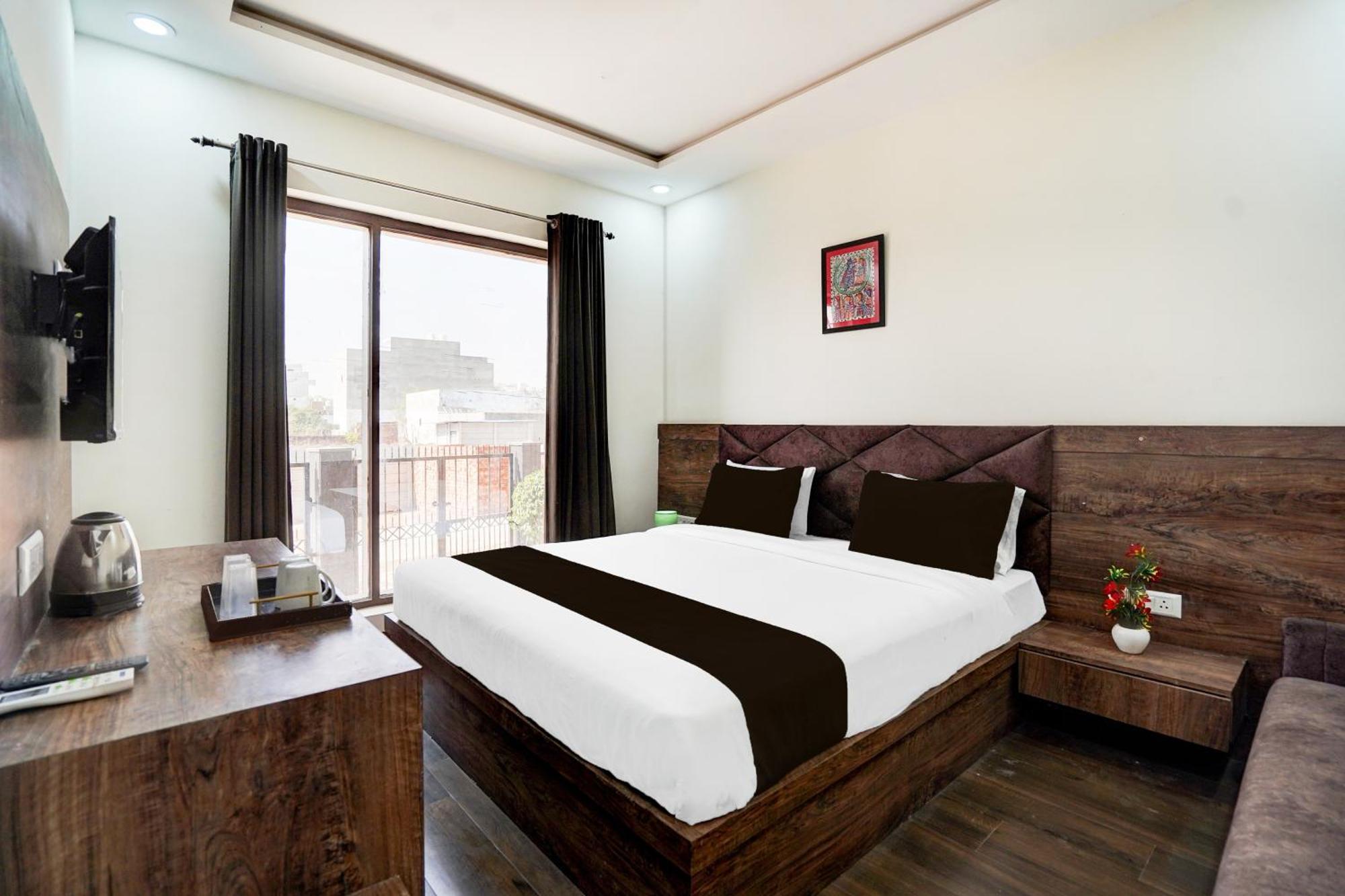 Super Townhouse Taj Nagri Basai Formerly Royal Empire Tājganj Екстериор снимка