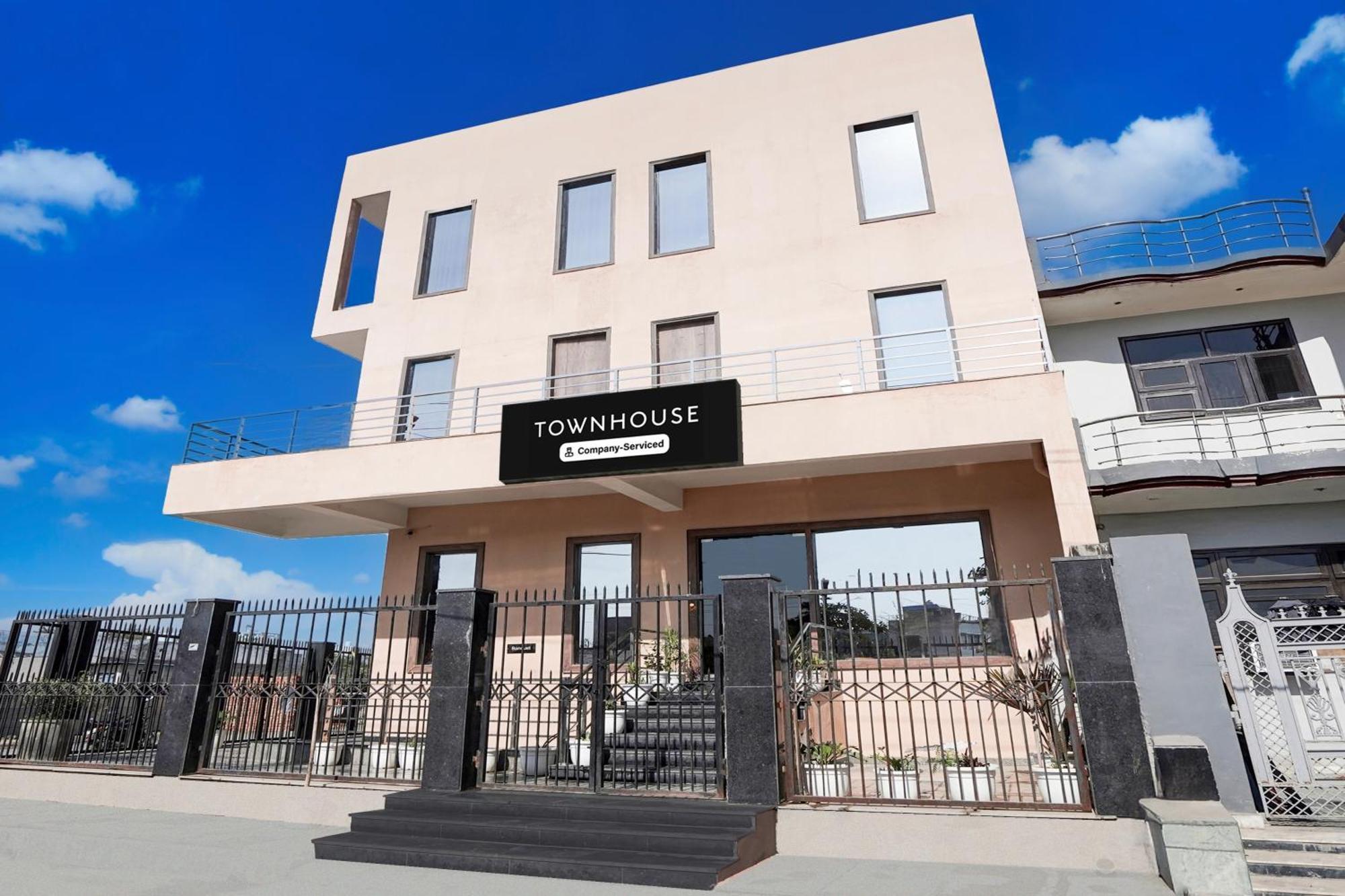 Super Townhouse Taj Nagri Basai Formerly Royal Empire Tājganj Екстериор снимка