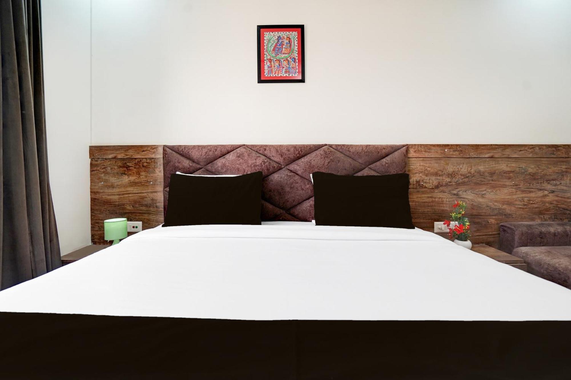 Super Townhouse Taj Nagri Basai Formerly Royal Empire Tājganj Екстериор снимка
