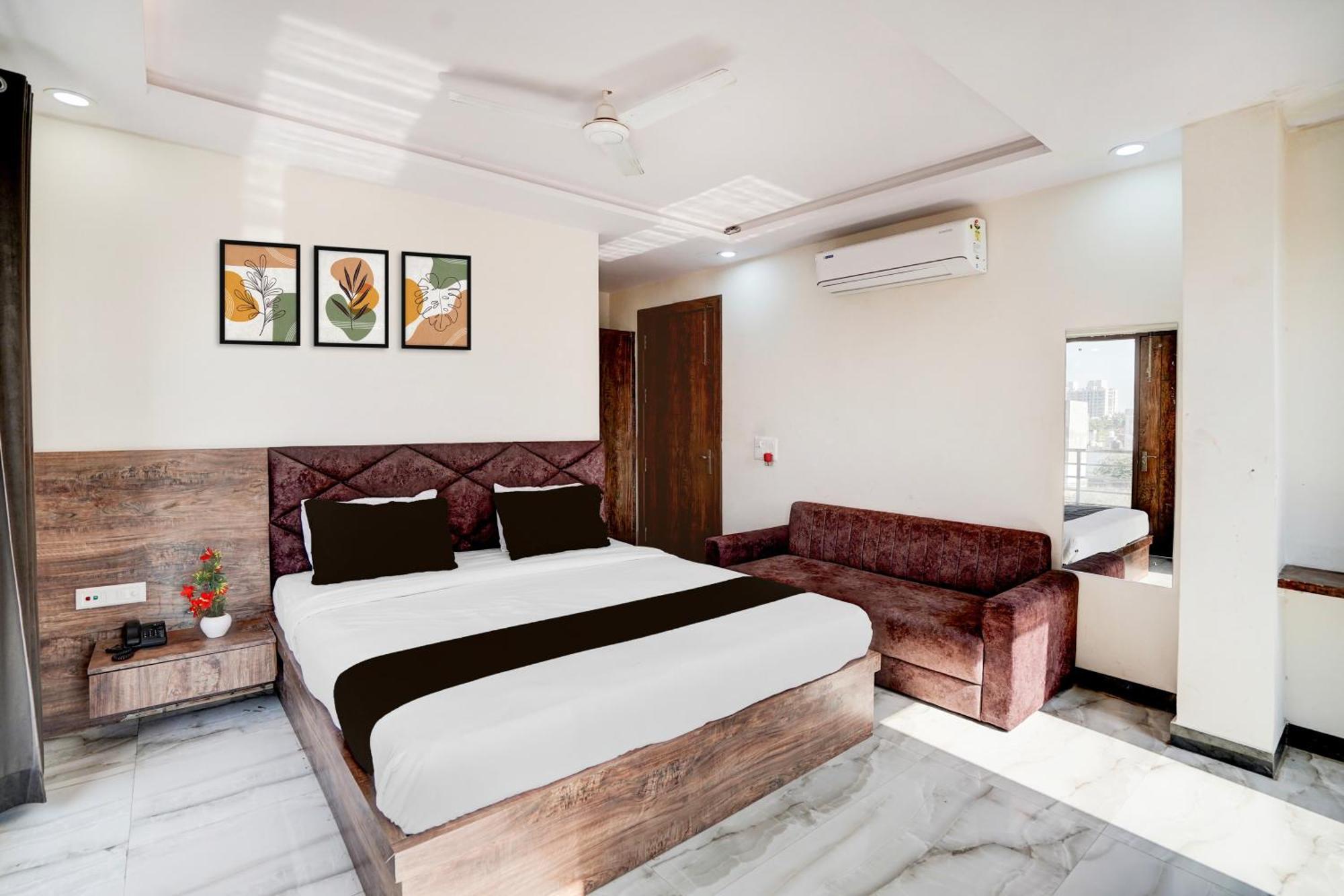 Super Townhouse Taj Nagri Basai Formerly Royal Empire Tājganj Екстериор снимка
