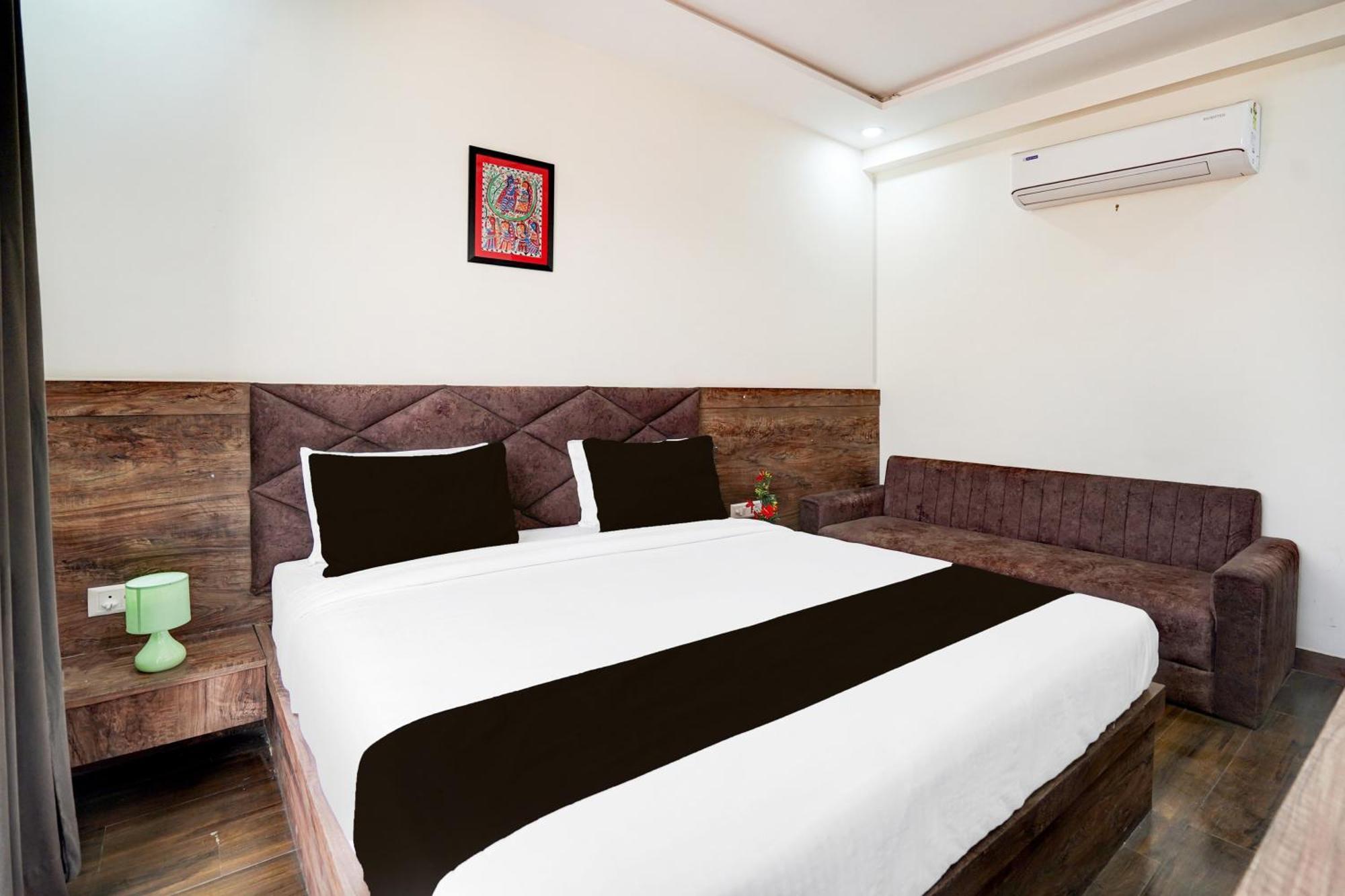 Super Townhouse Taj Nagri Basai Formerly Royal Empire Tājganj Екстериор снимка